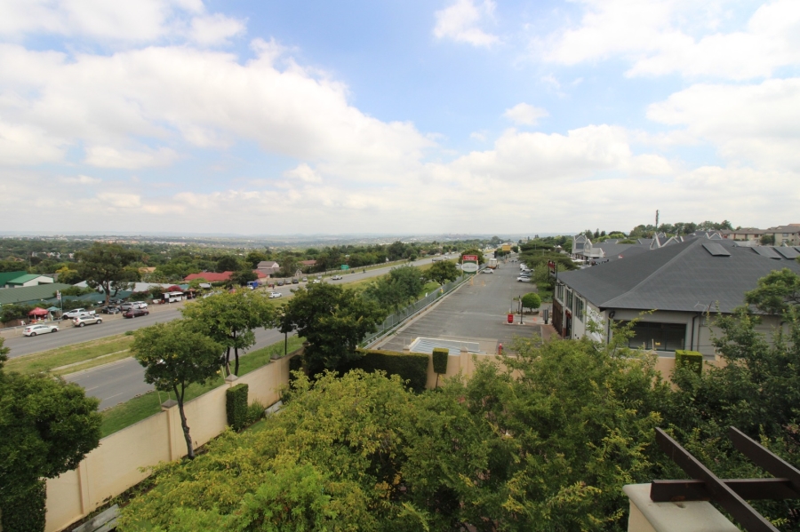 1 Bedroom Property for Sale in Lonehill Gauteng