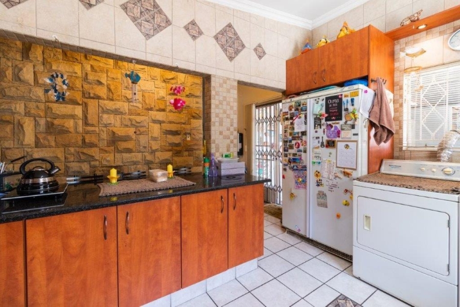 4 Bedroom Property for Sale in Glen Marais Gauteng