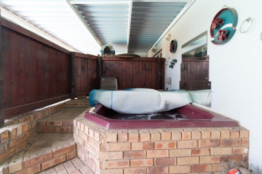 4 Bedroom Property for Sale in Glen Marais Gauteng