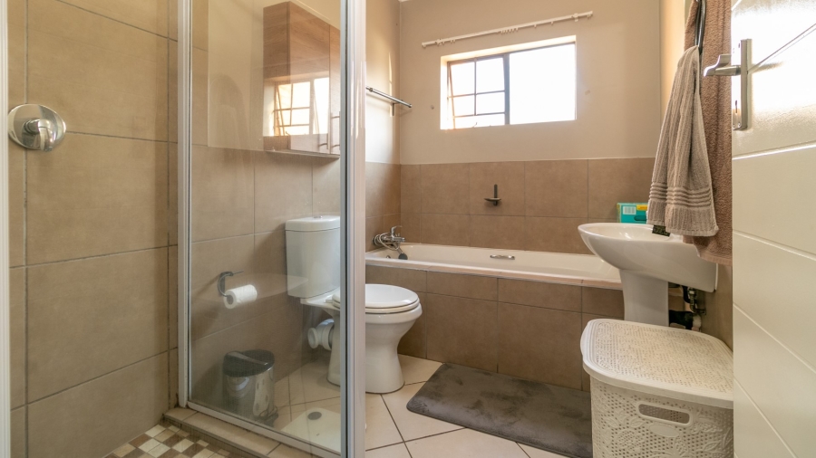2 Bedroom Property for Sale in Noordwyk Gauteng