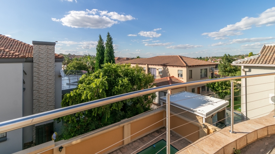 7 Bedroom Property for Sale in Savannah Hills Estate Gauteng