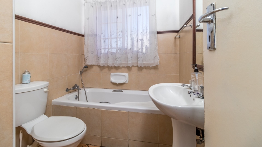 2 Bedroom Property for Sale in Noordwyk Gauteng