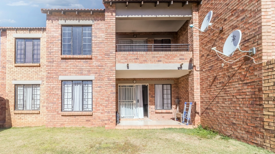 2 Bedroom Property for Sale in Noordwyk Gauteng