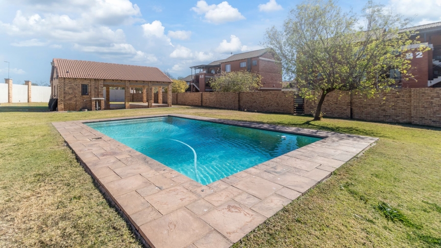 2 Bedroom Property for Sale in Noordwyk Gauteng