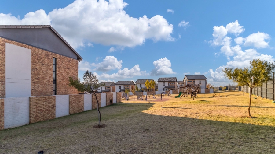 3 Bedroom Property for Sale in Rooihuiskraal North Gauteng