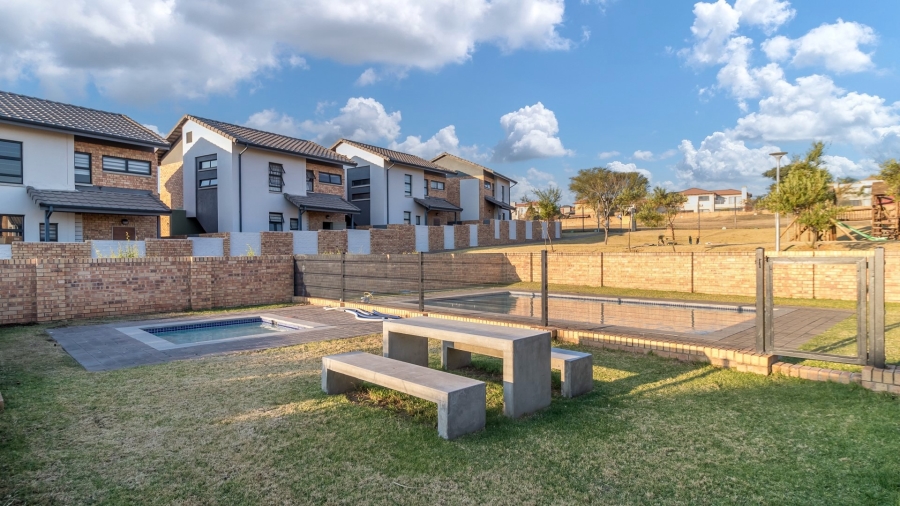 3 Bedroom Property for Sale in Rooihuiskraal North Gauteng