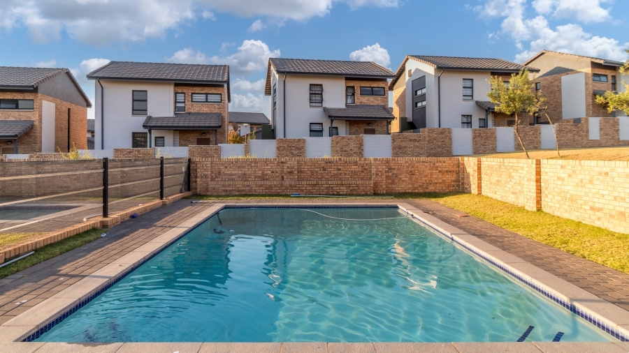 3 Bedroom Property for Sale in Rooihuiskraal North Gauteng