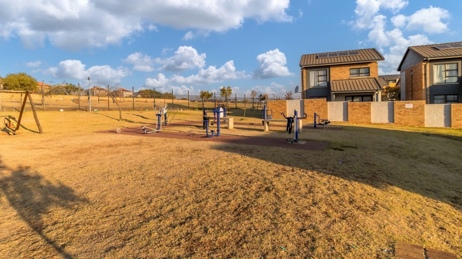 3 Bedroom Property for Sale in Rooihuiskraal North Gauteng