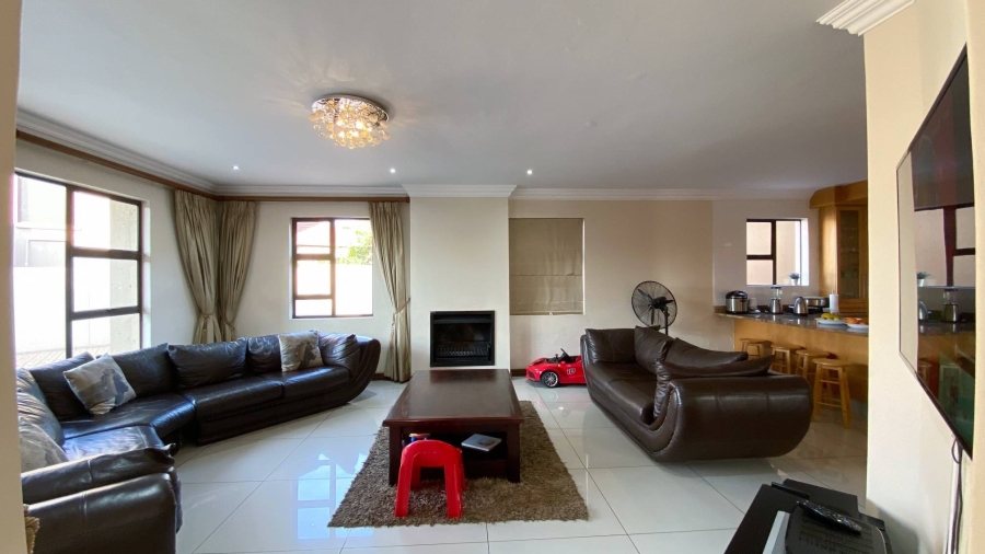 5 Bedroom Property for Sale in Zambezi Country Estate Gauteng