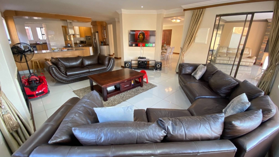 5 Bedroom Property for Sale in Zambezi Country Estate Gauteng