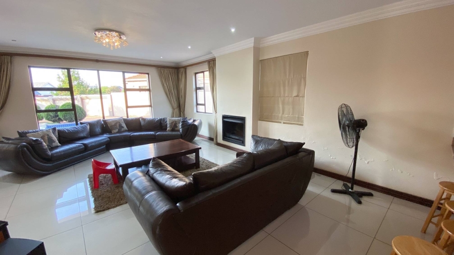 5 Bedroom Property for Sale in Zambezi Country Estate Gauteng