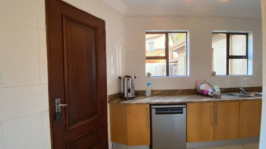 5 Bedroom Property for Sale in Zambezi Country Estate Gauteng