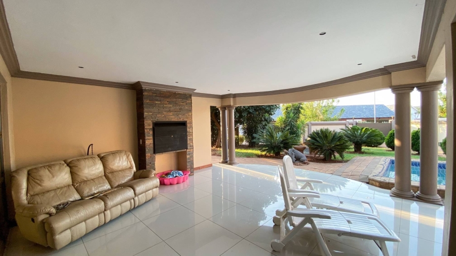 5 Bedroom Property for Sale in Zambezi Country Estate Gauteng