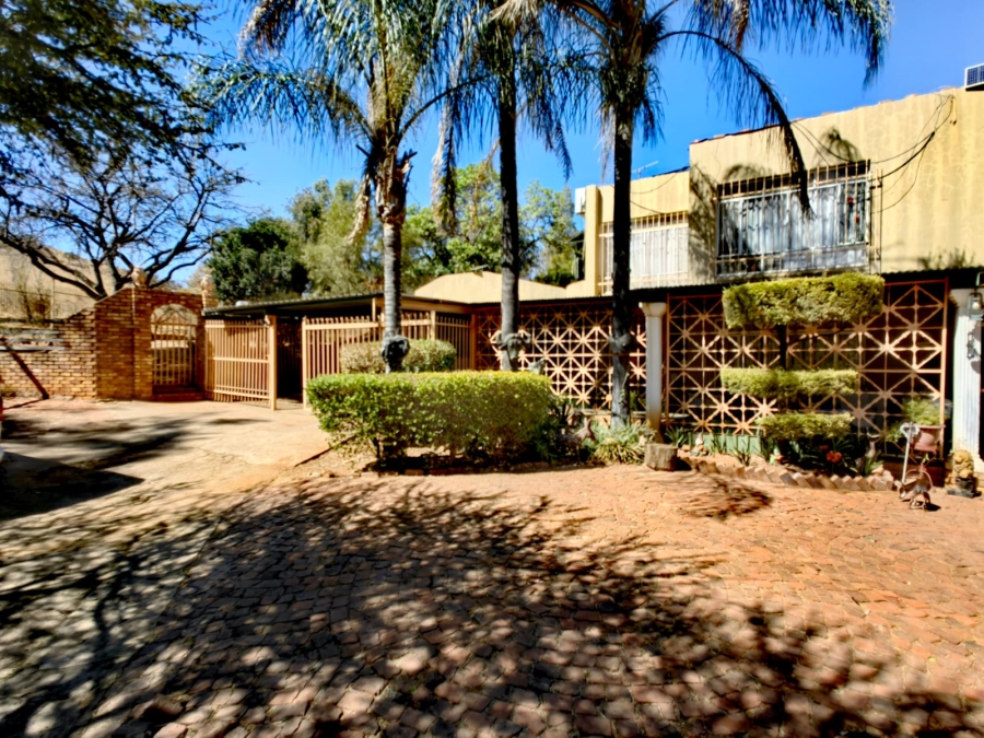 4 Bedroom Property for Sale in Byenespoort Gauteng