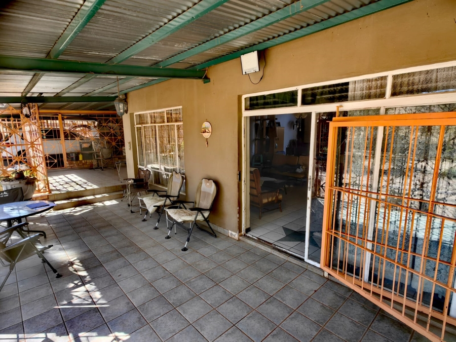 4 Bedroom Property for Sale in Byenespoort Gauteng