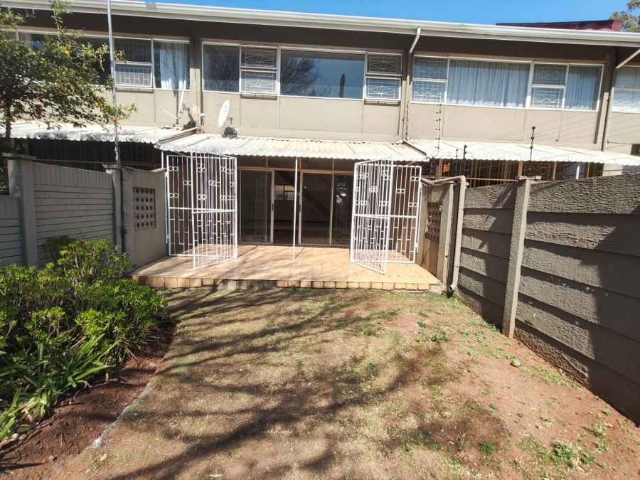 To Let 2 Bedroom Property for Rent in Three Rivers Proper Gauteng