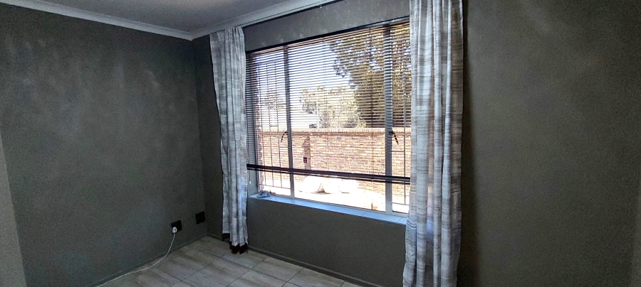 To Let 4 Bedroom Property for Rent in Brackendowns Gauteng