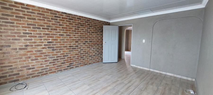 To Let 4 Bedroom Property for Rent in Brackendowns Gauteng