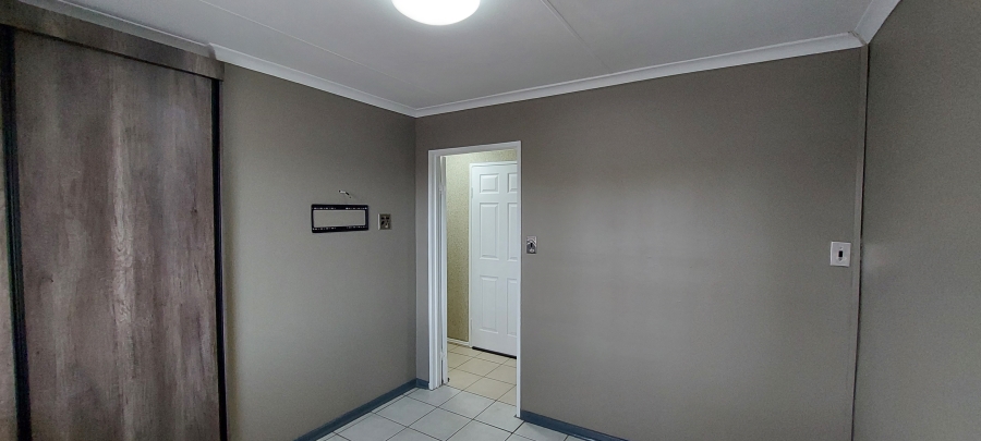 To Let 4 Bedroom Property for Rent in Brackendowns Gauteng