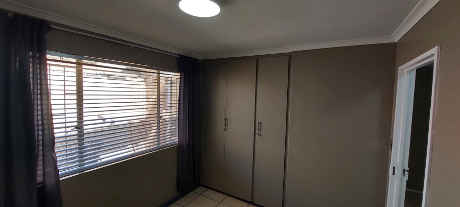 To Let 4 Bedroom Property for Rent in Brackendowns Gauteng