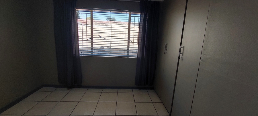 To Let 4 Bedroom Property for Rent in Brackendowns Gauteng