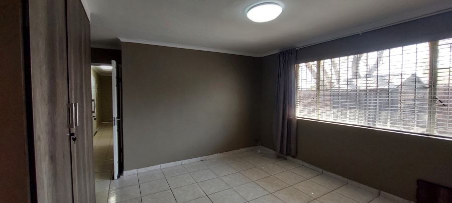 To Let 4 Bedroom Property for Rent in Brackendowns Gauteng