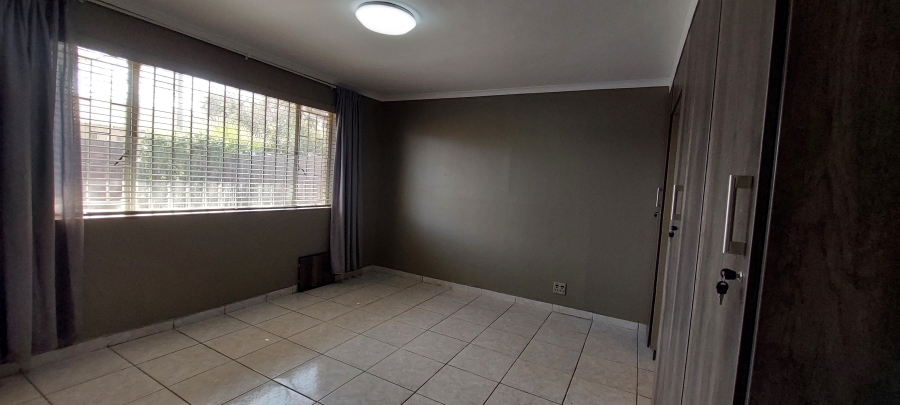 To Let 4 Bedroom Property for Rent in Brackendowns Gauteng