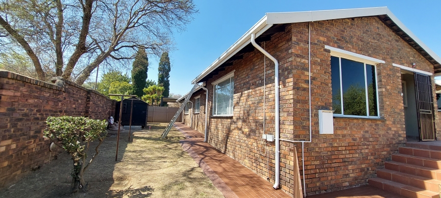 To Let 4 Bedroom Property for Rent in Brackendowns Gauteng