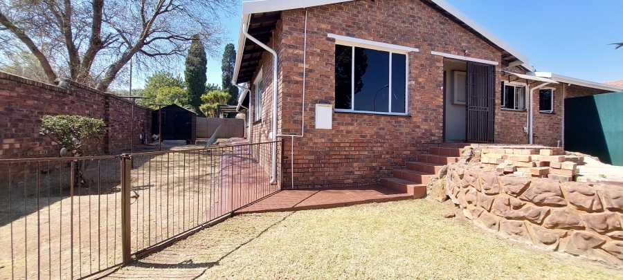 To Let 4 Bedroom Property for Rent in Brackendowns Gauteng