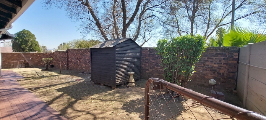 To Let 4 Bedroom Property for Rent in Brackendowns Gauteng