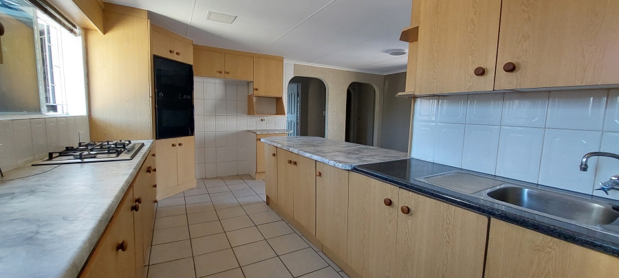 To Let 4 Bedroom Property for Rent in Brackendowns Gauteng