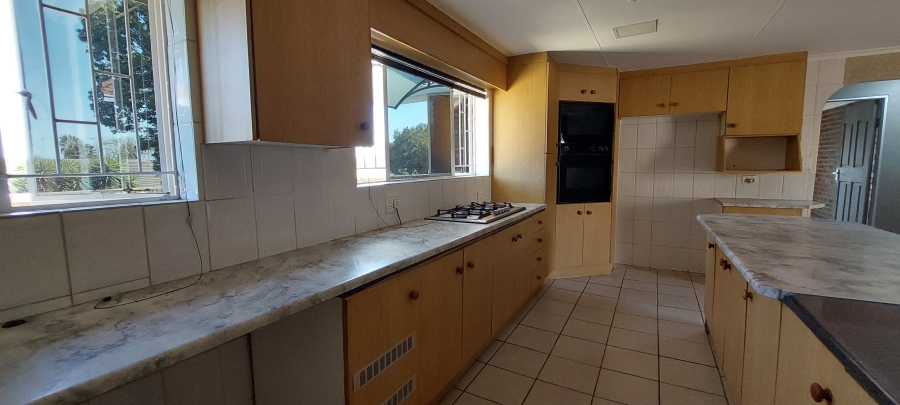 To Let 4 Bedroom Property for Rent in Brackendowns Gauteng