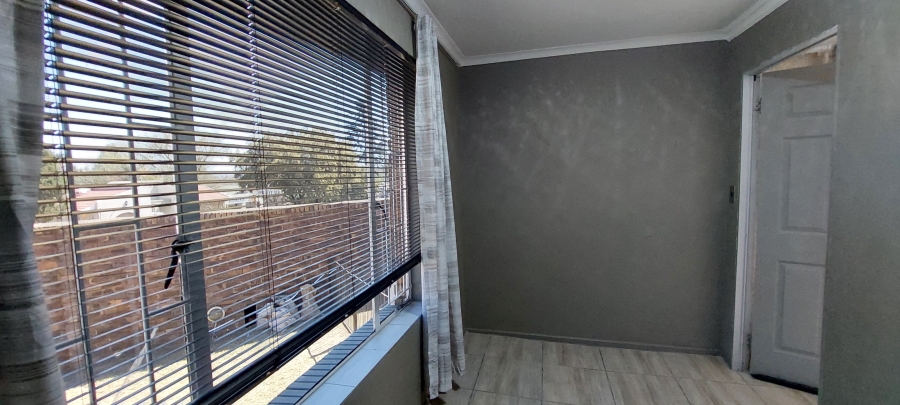 To Let 4 Bedroom Property for Rent in Brackendowns Gauteng