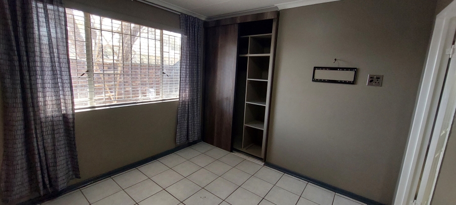 To Let 4 Bedroom Property for Rent in Brackendowns Gauteng