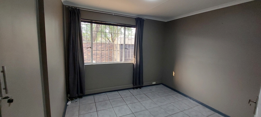 To Let 4 Bedroom Property for Rent in Brackendowns Gauteng