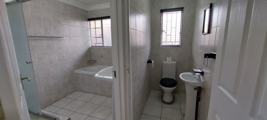 To Let 4 Bedroom Property for Rent in Brackendowns Gauteng