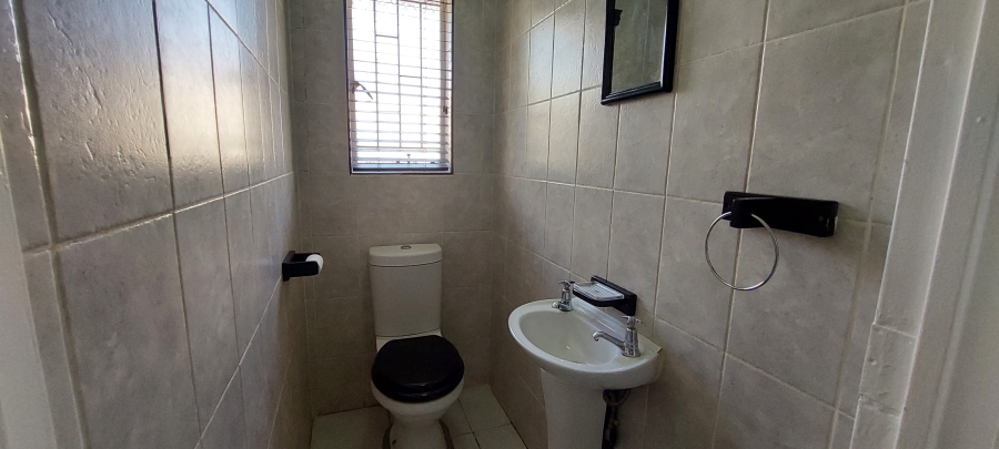 To Let 4 Bedroom Property for Rent in Brackendowns Gauteng