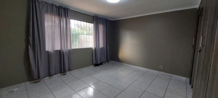 To Let 4 Bedroom Property for Rent in Brackendowns Gauteng