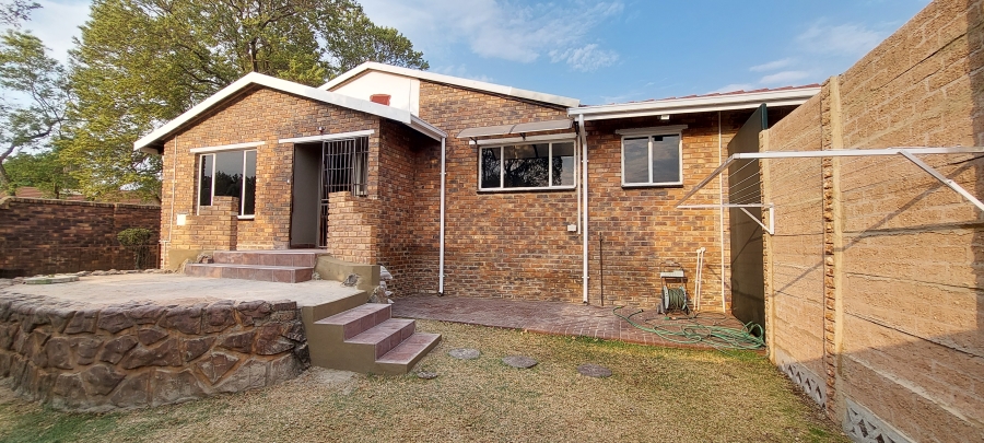 To Let 4 Bedroom Property for Rent in Brackendowns Gauteng