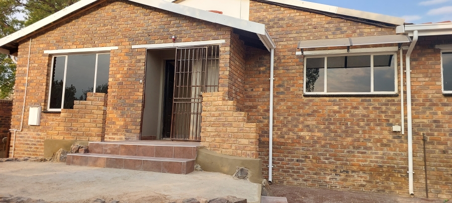 To Let 4 Bedroom Property for Rent in Brackendowns Gauteng