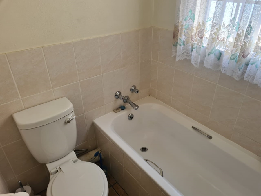 2 Bedroom Property for Sale in Wilgeheuwel Gauteng