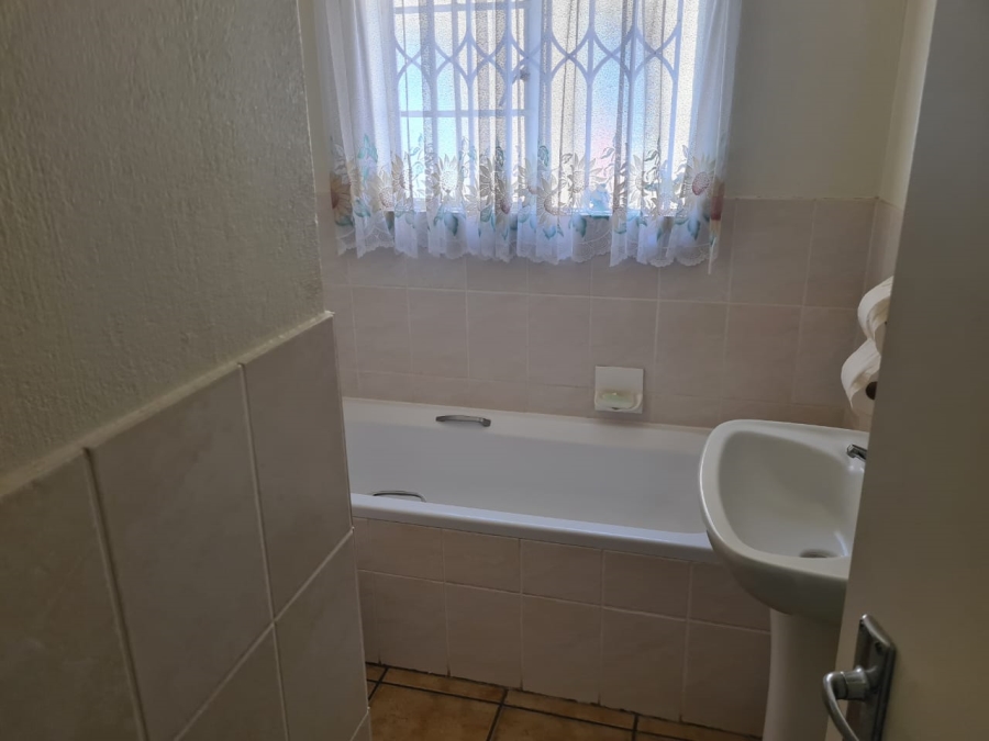 2 Bedroom Property for Sale in Wilgeheuwel Gauteng