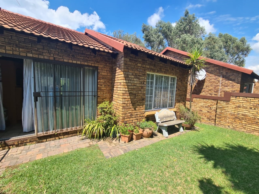 2 Bedroom Property for Sale in Wilgeheuwel Gauteng