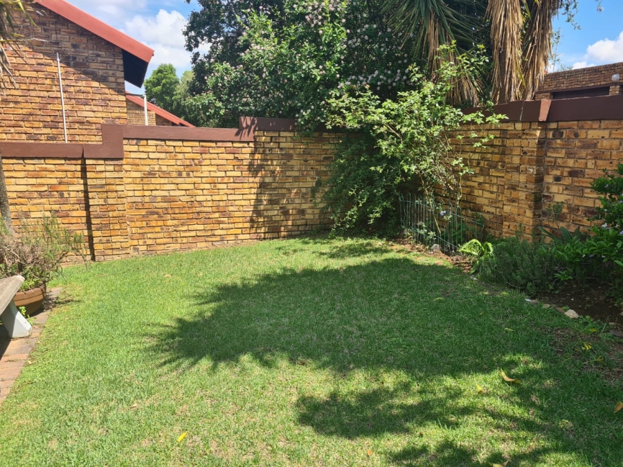 2 Bedroom Property for Sale in Wilgeheuwel Gauteng