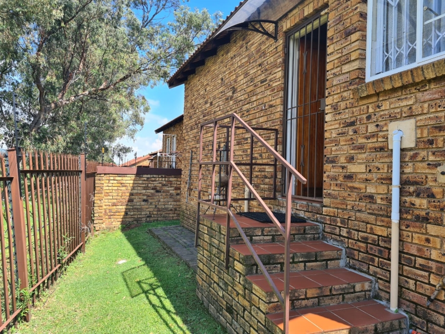 2 Bedroom Property for Sale in Wilgeheuwel Gauteng