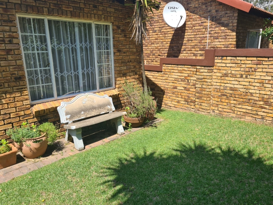 2 Bedroom Property for Sale in Wilgeheuwel Gauteng