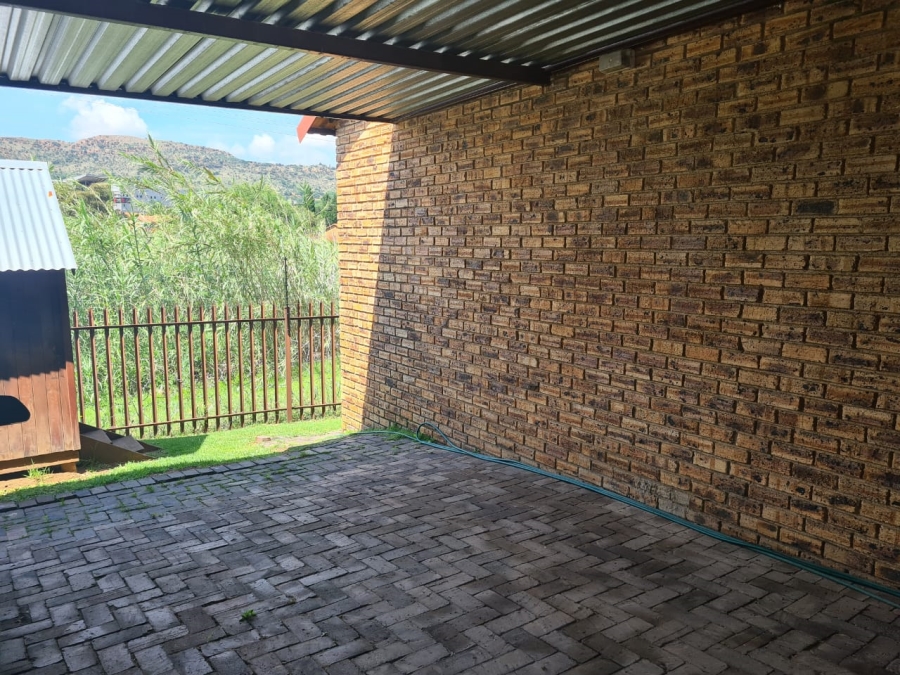 2 Bedroom Property for Sale in Wilgeheuwel Gauteng