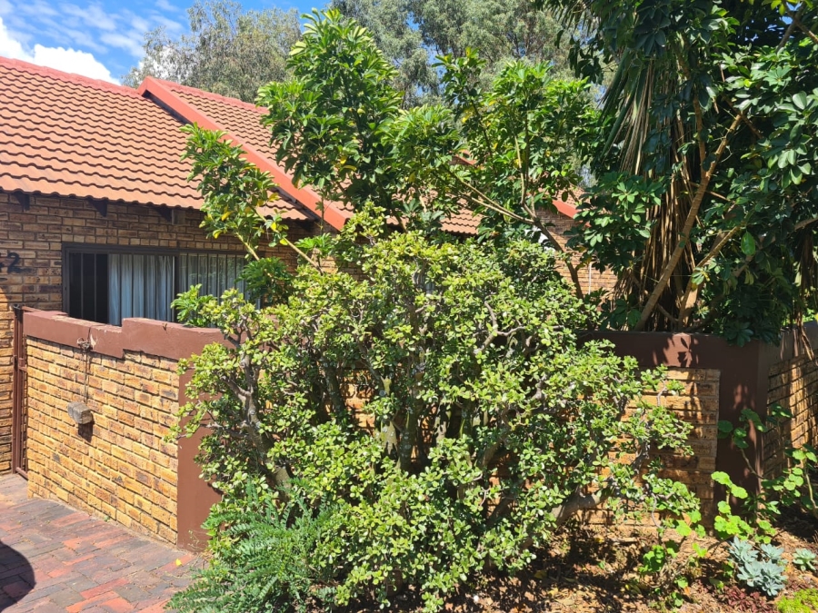 2 Bedroom Property for Sale in Wilgeheuwel Gauteng