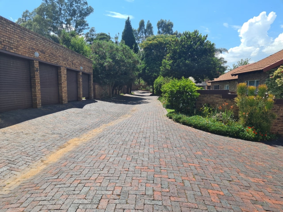 2 Bedroom Property for Sale in Wilgeheuwel Gauteng