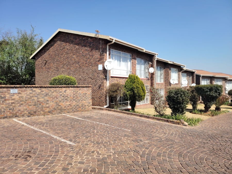 2 Bedroom Property for Sale in Brackendowns Gauteng